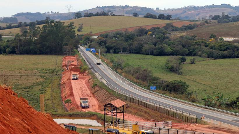 EPR inicia obras de dois novos retornos na BR-459 no Sul de Minas