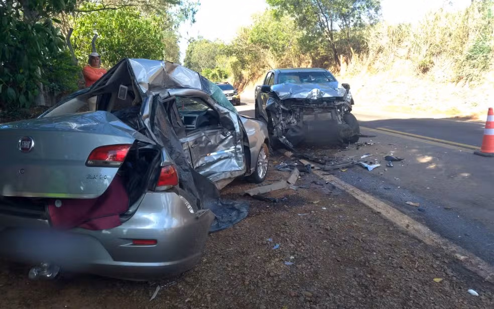 Quatro pessoas morrem em grave acidente entre S10 e Siena na MGC-369 no Sul de Minas